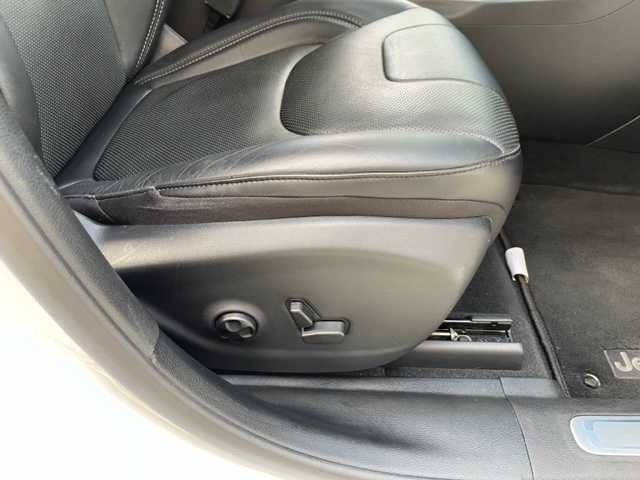 クライスラー・ジープ ジープ チェロキー リミテッド 長野県 2020(令2)年 5.8万km 白 ワンオーナー/純正8.4インチナビ/・DTV/USB/AUX/BT/バックカメラ/クリアランスソナー/レザーシート/前席パワーシート/前席シートヒーター/エアシート/ブラインドスポットモニター/アダプティブクルーズコントロール/ハンズフリーリフトゲート/ルーフレール/ETC2.0/ドライブレコーダー/純正18インチAW/パドルシフト付革巻きステアリング/プッシュEgスタート/ストップ/スマートキー×2/オートライト/純正LEDヘッドライト/フロント/バックフォグ/ターンランプ付電動格納ドアミラー/ヒーテッドミラー/純正フロアマット/取扱説明書/ナビ取扱説明書/新車時保証書