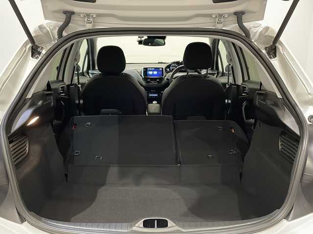 プジョー ２０８ GT ライン アイスエディション 新潟県 2016(平28)年 1.9万km 白 240台限定車/純正ディスプレイオーディオ/ETC/ドライブレコーダー/ハーフレザーシート/専用17インチアルミホイール/専用エンブレム/バッジ/フロアマット