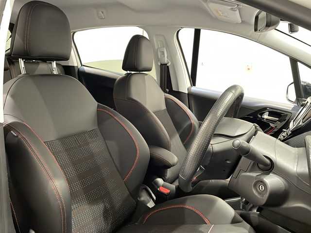 プジョー ２０８ GT ライン アイスエディション 新潟県 2016(平28)年 1.9万km 白 240台限定車/純正ディスプレイオーディオ/ETC/ドライブレコーダー/ハーフレザーシート/専用17インチアルミホイール/専用エンブレム/バッジ/フロアマット
