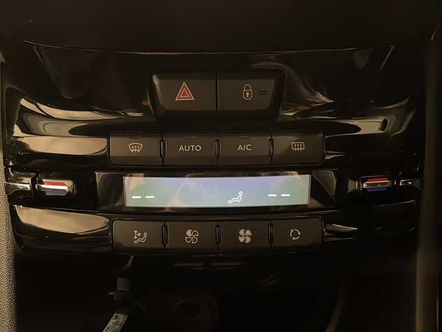 プジョー ２０８ GT ライン アイスエディション 新潟県 2016(平28)年 1.9万km 白 240台限定車/純正ディスプレイオーディオ/ETC/ドライブレコーダー/ハーフレザーシート/専用17インチアルミホイール/専用エンブレム/バッジ/フロアマット