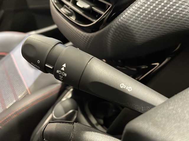 プジョー ２０８ GT ライン アイスエディション 新潟県 2016(平28)年 1.9万km 白 240台限定車/純正ディスプレイオーディオ/ETC/ドライブレコーダー/ハーフレザーシート/専用17インチアルミホイール/専用エンブレム/バッジ/フロアマット