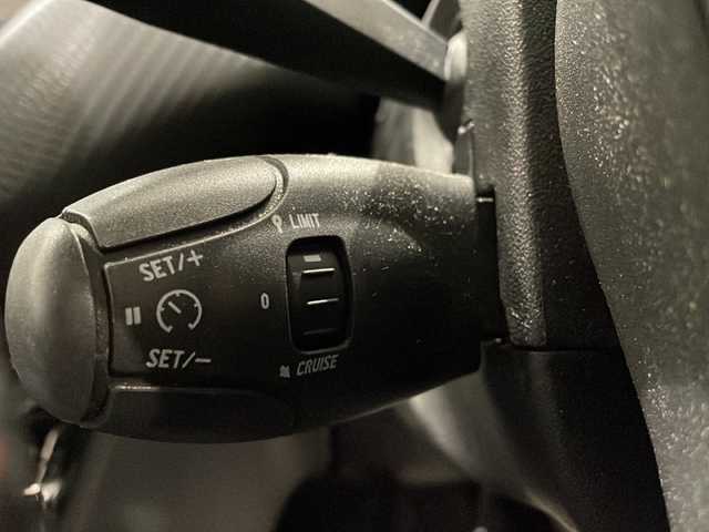 プジョー ２０８ GT ライン アイスエディション 新潟県 2016(平28)年 1.9万km 白 240台限定車/純正ディスプレイオーディオ/ETC/ドライブレコーダー/ハーフレザーシート/専用17インチアルミホイール/専用エンブレム/バッジ/フロアマット