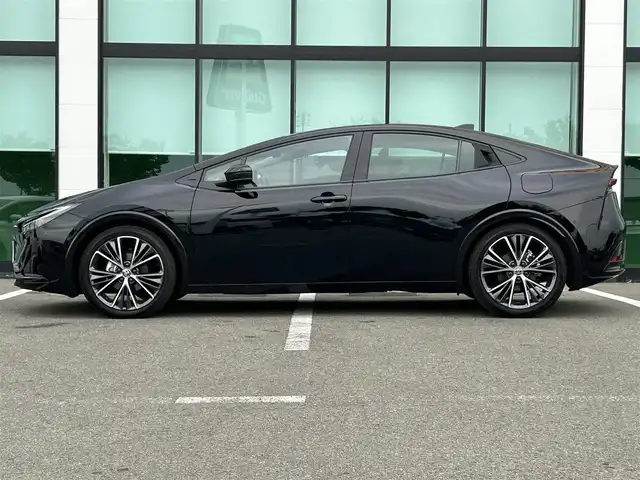 トヨタ プリウス Z 和歌山県 2024(令6)年 0.7万km アティチュードブラックマイカ 純正12.3インチメーカーナビ/フルセグTV/パノラミックビューモニター/プリクラッシュセーフティー/レーダークルーズコントロール/ブラインドスポットモニター/純正１９インチアルミホイール/社外フロアマット/パワーシート/シートヒーター/シートエアベンチレーション/ステアリングヒーター/置くだけ充電/LEDヘッドライト/オートライト/オートマチックハイビーム