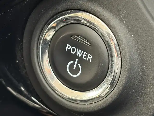 三菱 アウトランダー ＰＨＥＶ G ナビパッケージ 愛知県 2015(平27)年 5.5万km シルキーホワイト ・純正ナビゲーション/（Bluetooth/フルセグTV/CD/DVD/SD）/・アダプティブ・クルーズ・コントロール/・サンルーフ/・全方位カメラ/・充電ケーブル/・レーンキープ/・オートライト/・純正LEDライト/・電動格納ミラー/・ETC/・4WD/・D.N席パワーシート/・D.N席シートヒータ/・ステアリングヒーター/・ハーフレザー/・純正フロアマット