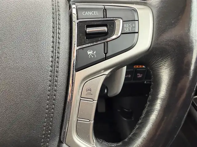 三菱 アウトランダー ＰＨＥＶ G ナビパッケージ 愛知県 2015(平27)年 5.5万km シルキーホワイト ・純正ナビゲーション/（Bluetooth/フルセグTV/CD/DVD/SD）/・アダプティブ・クルーズ・コントロール/・サンルーフ/・全方位カメラ/・充電ケーブル/・レーンキープ/・オートライト/・純正LEDライト/・電動格納ミラー/・ETC/・4WD/・D.N席パワーシート/・D.N席シートヒータ/・ステアリングヒーター/・ハーフレザー/・純正フロアマット