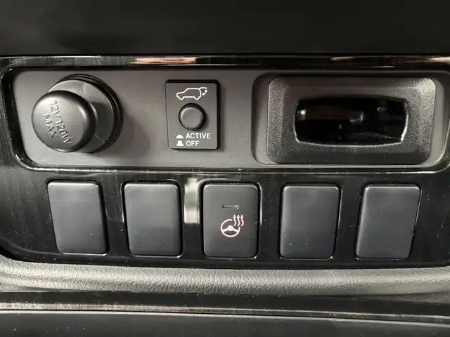 三菱 アウトランダー ＰＨＥＶ G ナビパッケージ 愛知県 2015(平27)年 5.5万km シルキーホワイト ・純正ナビゲーション/（Bluetooth/フルセグTV/CD/DVD/SD）/・アダプティブ・クルーズ・コントロール/・サンルーフ/・全方位カメラ/・充電ケーブル/・レーンキープ/・オートライト/・純正LEDライト/・電動格納ミラー/・ETC/・4WD/・D.N席パワーシート/・D.N席シートヒータ/・ステアリングヒーター/・ハーフレザー/・純正フロアマット