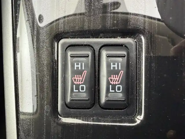 三菱 アウトランダー ＰＨＥＶ G ナビパッケージ 愛知県 2015(平27)年 5.5万km シルキーホワイト ・純正ナビゲーション/（Bluetooth/フルセグTV/CD/DVD/SD）/・アダプティブ・クルーズ・コントロール/・サンルーフ/・全方位カメラ/・充電ケーブル/・レーンキープ/・オートライト/・純正LEDライト/・電動格納ミラー/・ETC/・4WD/・D.N席パワーシート/・D.N席シートヒータ/・ステアリングヒーター/・ハーフレザー/・純正フロアマット