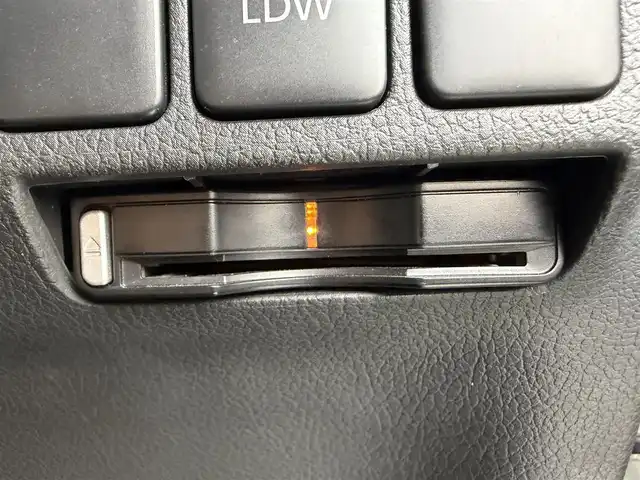 三菱 アウトランダー ＰＨＥＶ G ナビパッケージ 愛知県 2015(平27)年 5.5万km シルキーホワイト ・純正ナビゲーション/（Bluetooth/フルセグTV/CD/DVD/SD）/・アダプティブ・クルーズ・コントロール/・サンルーフ/・全方位カメラ/・充電ケーブル/・レーンキープ/・オートライト/・純正LEDライト/・電動格納ミラー/・ETC/・4WD/・D.N席パワーシート/・D.N席シートヒータ/・ステアリングヒーター/・ハーフレザー/・純正フロアマット