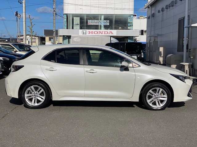 トヨタ カローラ スポーツ G 青森県 2019(令1)年 2.2万km ホワイトパールクリスタルシャイン ４WD/純正ナビ(BT/フルセグ/DVD/CD/ラジオ)/寒冷地仕様/ステアリングヒーター/バックカメラ/フロントワイパーデアイサー/トヨタプリクラッシュセーフティ/アダプティブクルーズコントロール/オートマチックハイビーム/レーンアシスト/オートライト/LEDヘッドライト/ETC/ヘッドライトレベライザー/ドライブレコーダー(前方)/新車時保証書/取扱説明書
