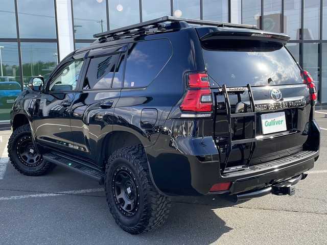 トヨタ ランドクルーザー プラド TX Lパッケージ ブラックED 道東・釧路十勝 2021(令3)年 4.2万km ブラック ・4WD/・7人乗り/・JAOS製BATTLEZ リフトアップセット/・9型ディスプレイオーディオ＋T-コネクトナビキット/（AM/FM/BT/USB/Miracast/フルセグTV）/・スーパーライブサウンドシステム/・Toyota Safety Sense/・マルチテレインモニター/・ブラインドスポットモニター/・レーダークルーズコントロール/・クリアランスソナー/・黒レザーシート/・パワーシート/シートヒーター/エアシート/・ルーフレール/・ルーフキャリア/・サイドステップ/・ヒッチメンバー/・リアラダー/・オートハイビーム/・LEDヘッドライト/・ビルトインETC 2.0