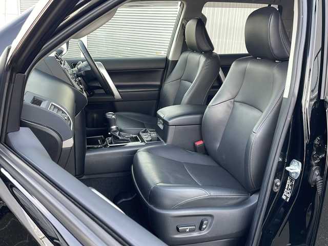 トヨタ ランドクルーザー プラド TX Lパッケージ ブラックED 道東・釧路十勝 2021(令3)年 4.2万km ブラック ・4WD/・7人乗り/・JAOS製BATTLEZ リフトアップセット/・9型ディスプレイオーディオ＋T-コネクトナビキット/（AM/FM/BT/USB/Miracast/フルセグTV）/・スーパーライブサウンドシステム/・Toyota Safety Sense/・マルチテレインモニター/・ブラインドスポットモニター/・レーダークルーズコントロール/・クリアランスソナー/・黒レザーシート/・パワーシート/シートヒーター/エアシート/・ルーフレール/・ルーフキャリア/・サイドステップ/・ヒッチメンバー/・リアラダー/・オートハイビーム/・LEDヘッドライト/・ビルトインETC 2.0