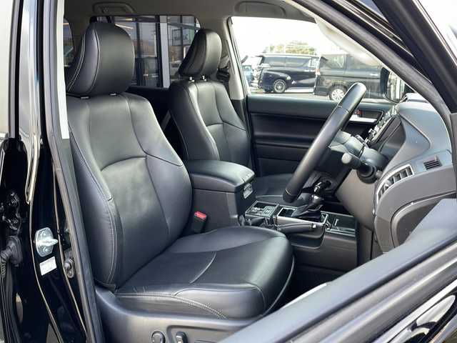 トヨタ ランドクルーザー プラド TX Lパッケージ ブラックED 道東・釧路十勝 2021(令3)年 4.2万km ブラック ・4WD/・7人乗り/・JAOS製BATTLEZ リフトアップセット/・9型ディスプレイオーディオ＋T-コネクトナビキット/（AM/FM/BT/USB/Miracast/フルセグTV）/・スーパーライブサウンドシステム/・Toyota Safety Sense/・マルチテレインモニター/・ブラインドスポットモニター/・レーダークルーズコントロール/・クリアランスソナー/・黒レザーシート/・パワーシート/シートヒーター/エアシート/・ルーフレール/・ルーフキャリア/・サイドステップ/・ヒッチメンバー/・リアラダー/・オートハイビーム/・LEDヘッドライト/・ビルトインETC 2.0