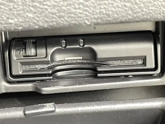 日産 セレナ ハイウェイスター 千葉県 2017(平29)年 6.2万km ブリリアントホワイトパール 禁煙車/プロパイロット/純正9インチナビ/・型式：MM516D-L/・CD/DVD/フルセグTV/Bluetooth/地図SD欠品のため確認できず/アラウンドビューモニター/デジタルインナーミラー/パーキングアシスト/電子パーキングブレーキ/オートブレーキホールド/コーナーセンサー/ビルトインETC/両側パワースライドドア/エマージェンシーブレーキ/純正フロアマット/純正16インチアルミホイール/プッシュスタート/スマートキー/スペアキー1本