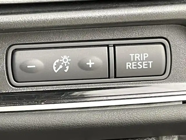 日産 セレナ ハイウェイスター 千葉県 2017(平29)年 6.2万km ブリリアントホワイトパール 禁煙車/プロパイロット/純正9インチナビ/・型式：MM516D-L/・CD/DVD/フルセグTV/Bluetooth/地図SD欠品のため確認できず/アラウンドビューモニター/デジタルインナーミラー/パーキングアシスト/電子パーキングブレーキ/オートブレーキホールド/コーナーセンサー/ビルトインETC/両側パワースライドドア/エマージェンシーブレーキ/純正フロアマット/純正16インチアルミホイール/プッシュスタート/スマートキー/スペアキー1本