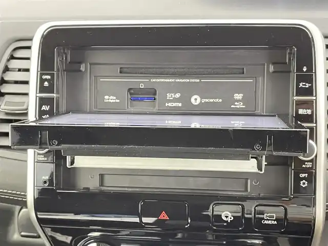 日産 セレナ ハイウェイスター 千葉県 2017(平29)年 6.2万km ブリリアントホワイトパール 禁煙車/プロパイロット/純正9インチナビ/・型式：MM516D-L/・CD/DVD/フルセグTV/Bluetooth/地図SD欠品のため確認できず/アラウンドビューモニター/デジタルインナーミラー/パーキングアシスト/電子パーキングブレーキ/オートブレーキホールド/コーナーセンサー/ビルトインETC/両側パワースライドドア/エマージェンシーブレーキ/純正フロアマット/純正16インチアルミホイール/プッシュスタート/スマートキー/スペアキー1本