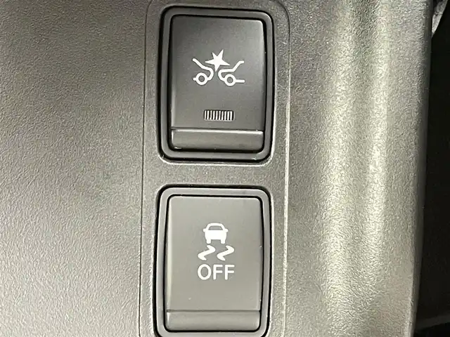 日産 セレナ ハイウェイスター 千葉県 2017(平29)年 6.2万km ブリリアントホワイトパール 禁煙車/プロパイロット/純正9インチナビ/・型式：MM516D-L/・CD/DVD/フルセグTV/Bluetooth/地図SD欠品のため確認できず/アラウンドビューモニター/デジタルインナーミラー/パーキングアシスト/電子パーキングブレーキ/オートブレーキホールド/コーナーセンサー/ビルトインETC/両側パワースライドドア/エマージェンシーブレーキ/純正フロアマット/純正16インチアルミホイール/プッシュスタート/スマートキー/スペアキー1本