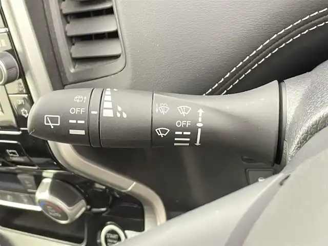 日産 セレナ ハイウェイスター 千葉県 2017(平29)年 6.2万km ブリリアントホワイトパール 禁煙車/プロパイロット/純正9インチナビ/・型式：MM516D-L/・CD/DVD/フルセグTV/Bluetooth/地図SD欠品のため確認できず/アラウンドビューモニター/デジタルインナーミラー/パーキングアシスト/電子パーキングブレーキ/オートブレーキホールド/コーナーセンサー/ビルトインETC/両側パワースライドドア/エマージェンシーブレーキ/純正フロアマット/純正16インチアルミホイール/プッシュスタート/スマートキー/スペアキー1本