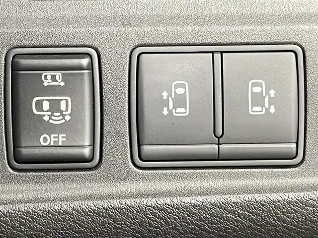 日産 セレナ ハイウェイスター 千葉県 2017(平29)年 6.2万km ブリリアントホワイトパール 禁煙車/プロパイロット/純正9インチナビ/・型式：MM516D-L/・CD/DVD/フルセグTV/Bluetooth/地図SD欠品のため確認できず/アラウンドビューモニター/デジタルインナーミラー/パーキングアシスト/電子パーキングブレーキ/オートブレーキホールド/コーナーセンサー/ビルトインETC/両側パワースライドドア/エマージェンシーブレーキ/純正フロアマット/純正16インチアルミホイール/プッシュスタート/スマートキー/スペアキー1本