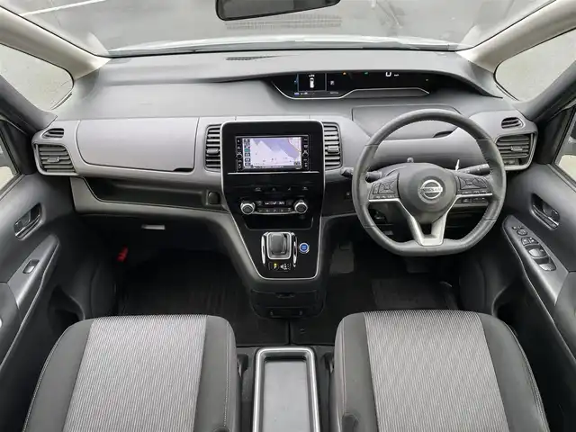 日産 セレナ e－パワー ハイウェイスター V 東京都 2020(令2)年 5.7万km ブリリアントシルバー ＴＶ　/Ｂｌｕｅｔｏｏｔｈ　/両側電動スライドドア　/アラウンドビューモニター　/エマージェンシーブレーキ　/ＬＥＤヘッドライト　/シートヒーター/ステアリングヒーター/LEDヘッドライト