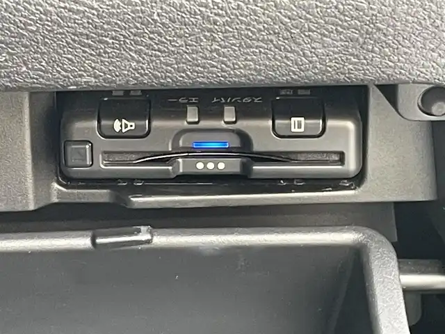 日産 セレナ e－パワー ハイウェイスター V 東京都 2020(令2)年 5.7万km ブリリアントシルバー ＴＶ　/Ｂｌｕｅｔｏｏｔｈ　/両側電動スライドドア　/アラウンドビューモニター　/エマージェンシーブレーキ　/ＬＥＤヘッドライト　/シートヒーター/ステアリングヒーター/LEDヘッドライト