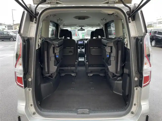 日産 セレナ e－パワー ハイウェイスター V 東京都 2020(令2)年 5.7万km ブリリアントシルバー ＴＶ　/Ｂｌｕｅｔｏｏｔｈ　/両側電動スライドドア　/アラウンドビューモニター　/エマージェンシーブレーキ　/ＬＥＤヘッドライト　/シートヒーター/ステアリングヒーター/LEDヘッドライト