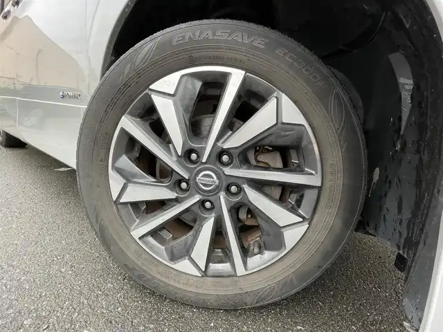 日産 セレナ e－パワー ハイウェイスター V 東京都 2020(令2)年 5.7万km ブリリアントシルバー ＴＶ　/Ｂｌｕｅｔｏｏｔｈ　/両側電動スライドドア　/アラウンドビューモニター　/エマージェンシーブレーキ　/ＬＥＤヘッドライト　/シートヒーター/ステアリングヒーター/LEDヘッドライト