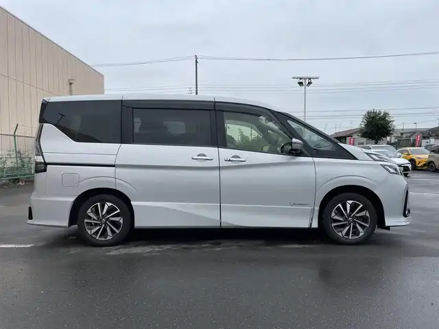 日産 セレナ e－パワー ハイウェイスター V 東京都 2020(令2)年 5.7万km ブリリアントシルバー ＴＶ　/Ｂｌｕｅｔｏｏｔｈ　/両側電動スライドドア　/アラウンドビューモニター　/エマージェンシーブレーキ　/ＬＥＤヘッドライト　/シートヒーター/ステアリングヒーター/LEDヘッドライト