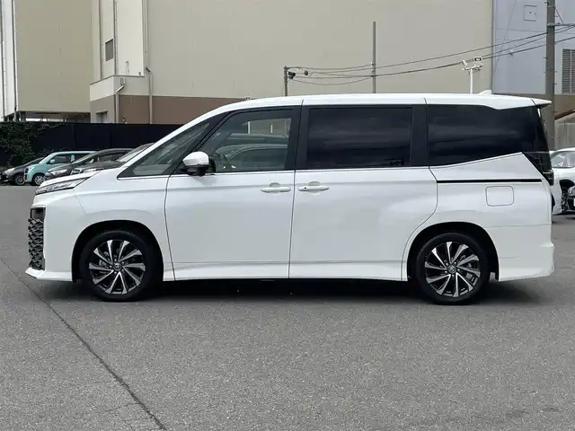 トヨタ ヴォクシー ハイブリッド S－Z 山形県 2025(令7)年 0.1千km ホワイトパールクリスタルシャイン トヨタセーフティセンス/純正ディスプレイオーディオ/　　【CD　DVD　BT　フルセグ　USB】/バックカメラ/両側パワースライドドア/レーダークルーズコントロール/LEDオートライト/ハーフレザーシート/シートヒーター/純正17インチアルミホイール/100V電源/コーナーセンサー/リアオートエアコン/ステアリングスイッチ/スマートキー/ETC2.0