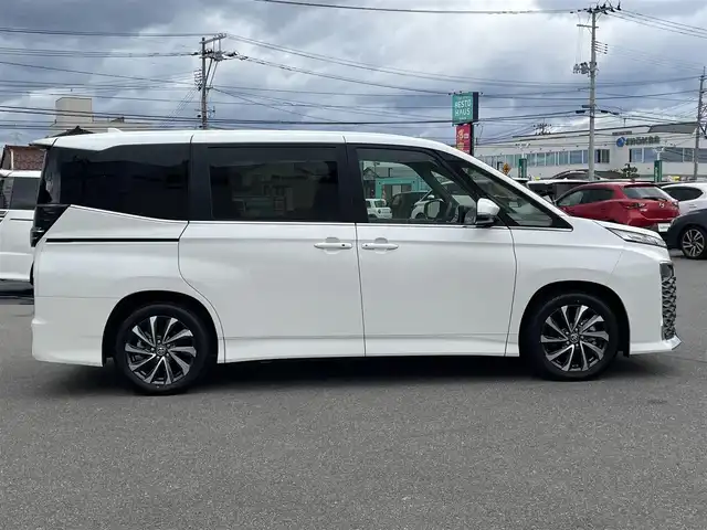 トヨタ ヴォクシー ハイブリッド S－Z 山形県 2025(令7)年 0.1千km ホワイトパールクリスタルシャイン トヨタセーフティセンス/純正ディスプレイオーディオ/　　【CD　DVD　BT　フルセグ　USB】/バックカメラ/両側パワースライドドア/レーダークルーズコントロール/LEDオートライト/ハーフレザーシート/シートヒーター/純正17インチアルミホイール/100V電源/コーナーセンサー/リアオートエアコン/ステアリングスイッチ/スマートキー/ETC2.0