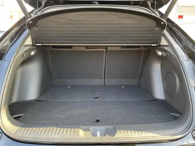 ホンダ ＺＲ－Ｖ ハイブリッド e:HEV Z 福岡県 2024(令6)年 0.6万km クリスタルブラックパール ワンオーナー/BOSEプレミアムサウンド/純正9インチディスプレイオーディオ/　(AM/FM/Bluetooth/フルセグTV/ナビ)/マルチビューカメラ/バック/フロント/サイドカメラ/ホンダセンシング/・衝突軽減ブレーキ/・踏み間違い衝突軽減/・路外逸脱抑制/・歩行者事故低減ステアリング/・先行車発進お知らせ/・標識認識/・オートハイビーム/・アダプティブドライビングビーム/・ブラインドスポットインフォメーション/・パーキングセンサー/・アダプティブクルーズコントロール(渋滞追従機能付)/・車線維持支援/・トラフィックジャムアシスト/横滑り防止/ヒルディセントコントロール/純正18インチアルミホイール/パワーバックドア/パドルシフト/革巻きステアリング/ステアリングスイッチ/ステアリングヒーター/茶色レザーシート/シートメモリー(D)/シートヒーター付きパワーシート(D/N)/コムテック前後ドライブレコーダー【AG425-DRC】/純正ナビ連動型ビルトインETC2.0/純正フロアマット/置くだけ充電/USB端子、タイプC端子/ISOFIX/スペアキー×1/保証書/取扱説明書/ナビ取扱説明書