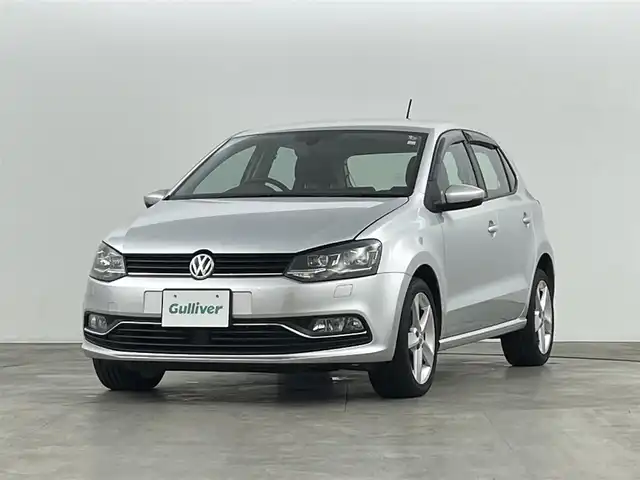 フォルクスワーゲン ポロ TSIハイライン 福島県 2016(平28)年 9.7万km ホワイトシルバーメタリック 純正8インチナビ/・フルセグTV/BT/SD/CD/DVD/VTR/USB/FM/AM/バックカメラ/追従走行付きクルーズコントロール/LEDオートライト/・フォグランプ/ハーフレザー/・シートヒーター/純正16インチアルミホイール付きサマータイヤ/ETC/革ステアリング/・ステアリングスイッチ/MTモード付AT/・パドルシフト/純正フロアマット/ウィンカーミラー/・オートミラー/リモコンキー