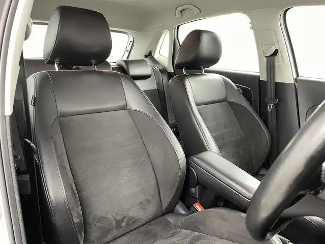 フォルクスワーゲン ポロ TSIハイライン 福島県 2016(平28)年 9.7万km ホワイトシルバーメタリック 純正8インチナビ/・フルセグTV/BT/SD/CD/DVD/VTR/USB/FM/AM/バックカメラ/追従走行付きクルーズコントロール/LEDオートライト/・フォグランプ/ハーフレザー/・シートヒーター/純正16インチアルミホイール付きサマータイヤ/ETC/革ステアリング/・ステアリングスイッチ/MTモード付AT/・パドルシフト/純正フロアマット/ウィンカーミラー/・オートミラー/リモコンキー