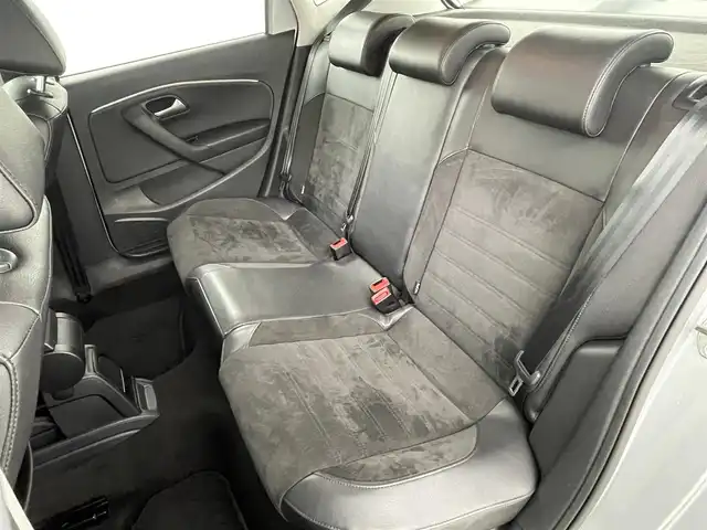 フォルクスワーゲン ポロ TSIハイライン 福島県 2016(平28)年 9.7万km ホワイトシルバーメタリック 純正8インチナビ/・フルセグTV/BT/SD/CD/DVD/VTR/USB/FM/AM/バックカメラ/追従走行付きクルーズコントロール/LEDオートライト/・フォグランプ/ハーフレザー/・シートヒーター/純正16インチアルミホイール付きサマータイヤ/ETC/革ステアリング/・ステアリングスイッチ/MTモード付AT/・パドルシフト/純正フロアマット/ウィンカーミラー/・オートミラー/リモコンキー