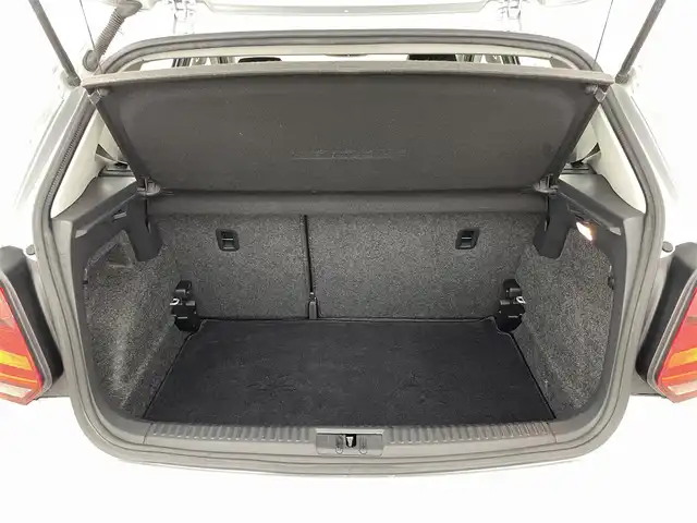 フォルクスワーゲン ポロ TSIハイライン 福島県 2016(平28)年 9.7万km ホワイトシルバーメタリック 純正8インチナビ/・フルセグTV/BT/SD/CD/DVD/VTR/USB/FM/AM/バックカメラ/追従走行付きクルーズコントロール/LEDオートライト/・フォグランプ/ハーフレザー/・シートヒーター/純正16インチアルミホイール付きサマータイヤ/ETC/革ステアリング/・ステアリングスイッチ/MTモード付AT/・パドルシフト/純正フロアマット/ウィンカーミラー/・オートミラー/リモコンキー