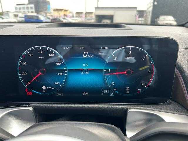 メルセデス・ベンツ Ｍ・ベンツ ＧＬＢ２００ｄ 4マチック 埼玉県 2021(令3)年 3.2万km ポーラホワイト パノラマサンルーフ/レザーエクスクルーシブＰＫＧ/アドバンスドＰＫＧ/ＡＣＣ/純正HDDナビ/（Bluetooth/USB/フルセグ）/６４色アンビエントライト/ＨＵＤ/シートヒーター/レーンキープ/純正１７インチアルミホイール/ＬＥＤヘッドライト