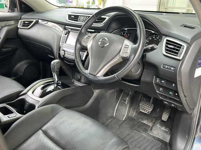 日産 エクストレイル 20Xtt エマージェンシーブレーキ 静岡県 2017(平29)年 9.3万km ダークブルー 純正SDナビ/・CD/・DVD/・フルセグＴＶ/・Bluetooth/・AM/・FM/主要装備/・ルーフキャリア/・衝突軽減/・レーンキープ/・クルコン/・コーナーセンサー後/・全方位カメラ/・BSM/・パワーバックドア/・レザーシート/・シートヒーターD/N席/・ステリモ/・LEDヘッドライト/・オートライト/・TVキャンセラー/・ヒーテッドドアミラー/・ワンオーナー