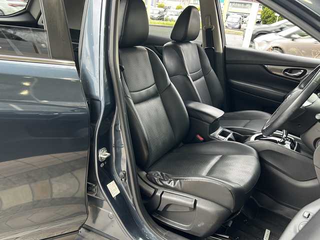 日産 エクストレイル 20Xtt エマージェンシーブレーキ 静岡県 2017(平29)年 9.3万km ダークブルー 純正SDナビ/・CD/・DVD/・フルセグＴＶ/・Bluetooth/・AM/・FM/主要装備/・ルーフキャリア/・衝突軽減/・レーンキープ/・クルコン/・コーナーセンサー後/・全方位カメラ/・BSM/・パワーバックドア/・レザーシート/・シートヒーターD/N席/・ステリモ/・LEDヘッドライト/・オートライト/・TVキャンセラー/・ヒーテッドドアミラー/・ワンオーナー