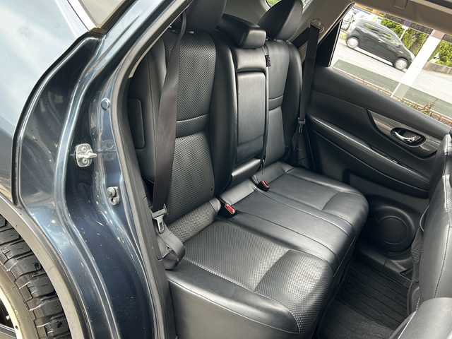 日産 エクストレイル 20Xtt エマージェンシーブレーキ 静岡県 2017(平29)年 9.3万km ダークブルー 純正SDナビ/・CD/・DVD/・フルセグＴＶ/・Bluetooth/・AM/・FM/主要装備/・ルーフキャリア/・衝突軽減/・レーンキープ/・クルコン/・コーナーセンサー後/・全方位カメラ/・BSM/・パワーバックドア/・レザーシート/・シートヒーターD/N席/・ステリモ/・LEDヘッドライト/・オートライト/・TVキャンセラー/・ヒーテッドドアミラー/・ワンオーナー