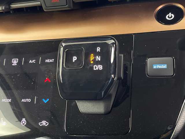 日産 サクラ G 埼玉県 2023(令5)年 1.7万km アメジストブラック/シルキーホワイト 純正ナビ/(Bluetooth/USB/Apple Car Play/AM/FM)/地デジフルセグ/全方位カメラ/前後ドライブレコーダー/プロパイロット/e-pedal/ドライブモードセレクト/オートブレーキホールド/電子パーキングシステム/オートブレーキホールド/運転席・助手席シートヒーター/ステアリングヒーター/プッシュスタート/ステアリングリモコン/フロント・リヤフォグ/純正フロアマット/純正ドアバイザー/純正14インチアルミホイール