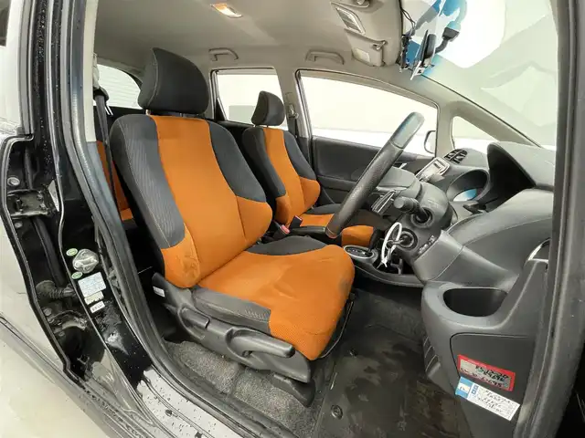 ホンダ フィット RS 滋賀県 2011(平23)年 6.5万km クリスタルブラックパール ビルトインETC/本革巻きステアリング/パドルシフト/ステアリングスイッチ/ドライブレコーダー/電動格納ミラー/ドアバイザー/リアワイパー/純正フロアマット/純正16インチアルミホイール/スペアキー/リモコンキー