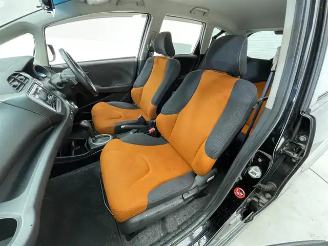 ホンダ フィット RS 滋賀県 2011(平23)年 6.5万km クリスタルブラックパール ビルトインETC/本革巻きステアリング/パドルシフト/ステアリングスイッチ/ドライブレコーダー/電動格納ミラー/ドアバイザー/リアワイパー/純正フロアマット/純正16インチアルミホイール/スペアキー/リモコンキー