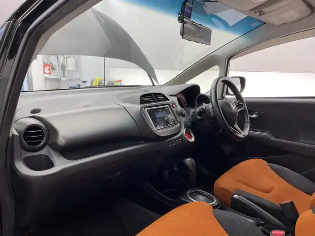 ホンダ フィット RS 滋賀県 2011(平23)年 6.5万km クリスタルブラックパール ビルトインETC/本革巻きステアリング/パドルシフト/ステアリングスイッチ/ドライブレコーダー/電動格納ミラー/ドアバイザー/リアワイパー/純正フロアマット/純正16インチアルミホイール/スペアキー/リモコンキー