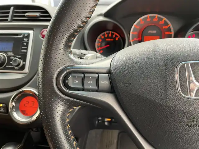 ホンダ フィット RS 滋賀県 2011(平23)年 6.5万km クリスタルブラックパール ビルトインETC/本革巻きステアリング/パドルシフト/ステアリングスイッチ/ドライブレコーダー/電動格納ミラー/ドアバイザー/リアワイパー/純正フロアマット/純正16インチアルミホイール/スペアキー/リモコンキー