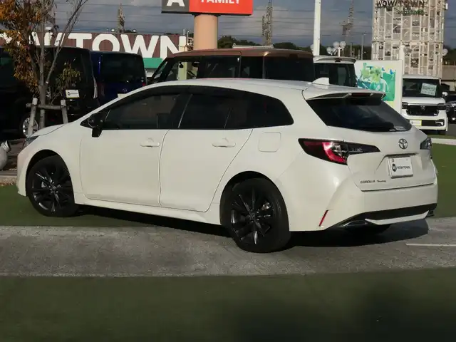 トヨタ カローラツーリング ダブルバイビー 千葉県 2021(令3)年 2.1万km ホワイトパールクリスタルシャイン Toyota Safety Sense/・プリクラッシュセーフティ/・レーンディパーチャーアラート/・オートハイビーム/・レーダークルーズコントロール/・ブラインドスポットモニタリング/・RCTA（リヤクロストラフィックアラート）/ハーフレザーシート/純正コネクティッドナビ/地デジTV/【Bluetooth接続】/バックカメラ/ドライブレコーダー（DC-DR652）/革巻きステアリング/ステアリングスイッチ/ETC（2.0）/LEDヘッドライト/フォグライト/ウインカーミラー/コーナーセンサー/純正17インチアルミホイル/サイド/カーテンエアバッグ/スマートキー