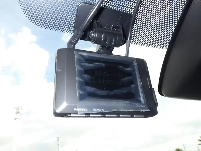 トヨタ カローラツーリング ダブルバイビー 千葉県 2021(令3)年 2.1万km ホワイトパールクリスタルシャイン Toyota Safety Sense/・プリクラッシュセーフティ/・レーンディパーチャーアラート/・オートハイビーム/・レーダークルーズコントロール/・ブラインドスポットモニタリング/・RCTA（リヤクロストラフィックアラート）/ハーフレザーシート/純正コネクティッドナビ/地デジTV/【Bluetooth接続】/バックカメラ/ドライブレコーダー（DC-DR652）/革巻きステアリング/ステアリングスイッチ/ETC（2.0）/LEDヘッドライト/フォグライト/ウインカーミラー/コーナーセンサー/純正17インチアルミホイル/サイド/カーテンエアバッグ/スマートキー