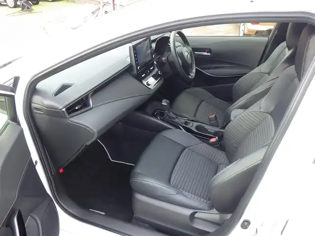 トヨタ カローラツーリング ダブルバイビー 千葉県 2021(令3)年 2.1万km ホワイトパールクリスタルシャイン Toyota Safety Sense/・プリクラッシュセーフティ/・レーンディパーチャーアラート/・オートハイビーム/・レーダークルーズコントロール/・ブラインドスポットモニタリング/・RCTA（リヤクロストラフィックアラート）/ハーフレザーシート/純正コネクティッドナビ/地デジTV/【Bluetooth接続】/バックカメラ/ドライブレコーダー（DC-DR652）/革巻きステアリング/ステアリングスイッチ/ETC（2.0）/LEDヘッドライト/フォグライト/ウインカーミラー/コーナーセンサー/純正17インチアルミホイル/サイド/カーテンエアバッグ/スマートキー