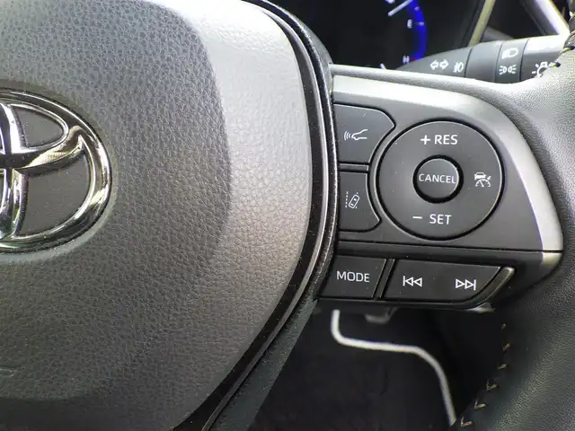 トヨタ カローラツーリング ダブルバイビー 千葉県 2021(令3)年 2.1万km ホワイトパールクリスタルシャイン Toyota Safety Sense/・プリクラッシュセーフティ/・レーンディパーチャーアラート/・オートハイビーム/・レーダークルーズコントロール/・ブラインドスポットモニタリング/・RCTA（リヤクロストラフィックアラート）/ハーフレザーシート/純正コネクティッドナビ/地デジTV/【Bluetooth接続】/バックカメラ/ドライブレコーダー（DC-DR652）/革巻きステアリング/ステアリングスイッチ/ETC（2.0）/LEDヘッドライト/フォグライト/ウインカーミラー/コーナーセンサー/純正17インチアルミホイル/サイド/カーテンエアバッグ/スマートキー