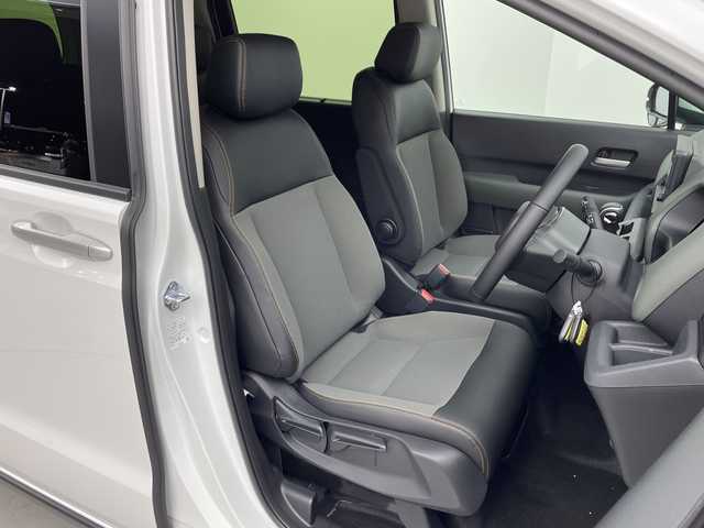 ホンダ フリード ハイブリット e:HEV クロスター 愛知県 2025(令7)年 0.1千km プラチナホワイトパール 登録済未使用車/純正9インチメモリナビ　LXM-242ZFNI/フルセグTV/USB/BT/AM/FM/Apple Car Play/Android Auto/バックカメラ/ハーフレザーシート/シートヒーター　D/N席/ホンダセンシング/衝突軽減ブレーキ（CMBS/車線維持支援システム（LKAS/路外逸脱抑制機能/先行車発進お知らせ機能/渋滞追従機能付アダプティブクルーズコントロール（ACC/オートハイビーム（AHB/誤発進抑制機能/ブラインドスポットインフォメーション（BSI/標識認識/リアクーラー機能/スマートキー/プッシュスタート/ルーフレール/USBポート/革巻きステアリング/LEDオートライト/LEDフォグランプ/電動格納ミラー/純正15インチAW