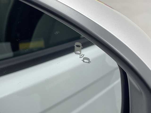 ホンダ フリード ハイブリット e:HEV クロスター 愛知県 2025(令7)年 0.1千km プラチナホワイトパール 登録済未使用車/純正9インチメモリナビ　LXM-242ZFNI/フルセグTV/USB/BT/AM/FM/Apple Car Play/Android Auto/バックカメラ/ハーフレザーシート/シートヒーター　D/N席/ホンダセンシング/衝突軽減ブレーキ（CMBS/車線維持支援システム（LKAS/路外逸脱抑制機能/先行車発進お知らせ機能/渋滞追従機能付アダプティブクルーズコントロール（ACC/オートハイビーム（AHB/誤発進抑制機能/ブラインドスポットインフォメーション（BSI/標識認識/リアクーラー機能/スマートキー/プッシュスタート/ルーフレール/USBポート/革巻きステアリング/LEDオートライト/LEDフォグランプ/電動格納ミラー/純正15インチAW