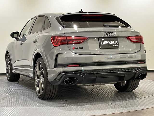 アウディ ＲＳＱ３ スポーツバック 新潟県 2021(令3)年 2.7万km グレー Bang & Olufsen 3Dサウンドシステム/カーボンエンジンカバー/RS スポーツエキゾーストシステム/デコラティブパネル カーボン/カラードブレーキキャリパーレッド/バーチャルコックピット/MMIナビゲーション/・Apple Car Play/・Android Auto/・TV/アダプティブクルーズアシスト/アダプティブクルーズコントロール/アウディパーキングシステム/ヒルディセントアシスト/Audi ユニバーサルトラフィックレコーダー/アンビエントライト/ETC2.0/シートヒーター/ワイヤレス充電